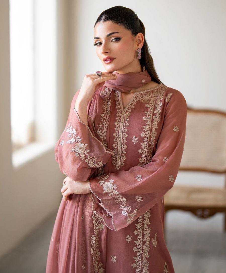 AZURE PREMIUM HEAVY EMBROIDERED DHANAK V

Premium 3-piece suit